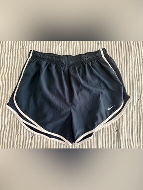Women’s Size Large Nike Athletic Shorts